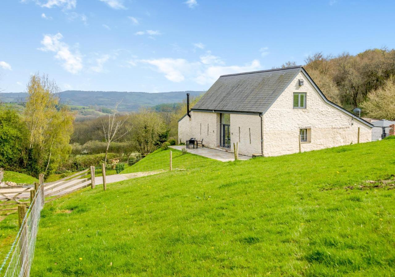 Usk Barn Apartamento Llanbadoc Exterior foto